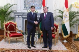 Лидер нации Эмомали Рахмон встретился с Министром иностранных дел Республики Кыргызстан Чингизом Айд