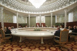Президент Республики Таджикистан Эмомали Рахмон встретился с главами делегаций заседания Совета руко